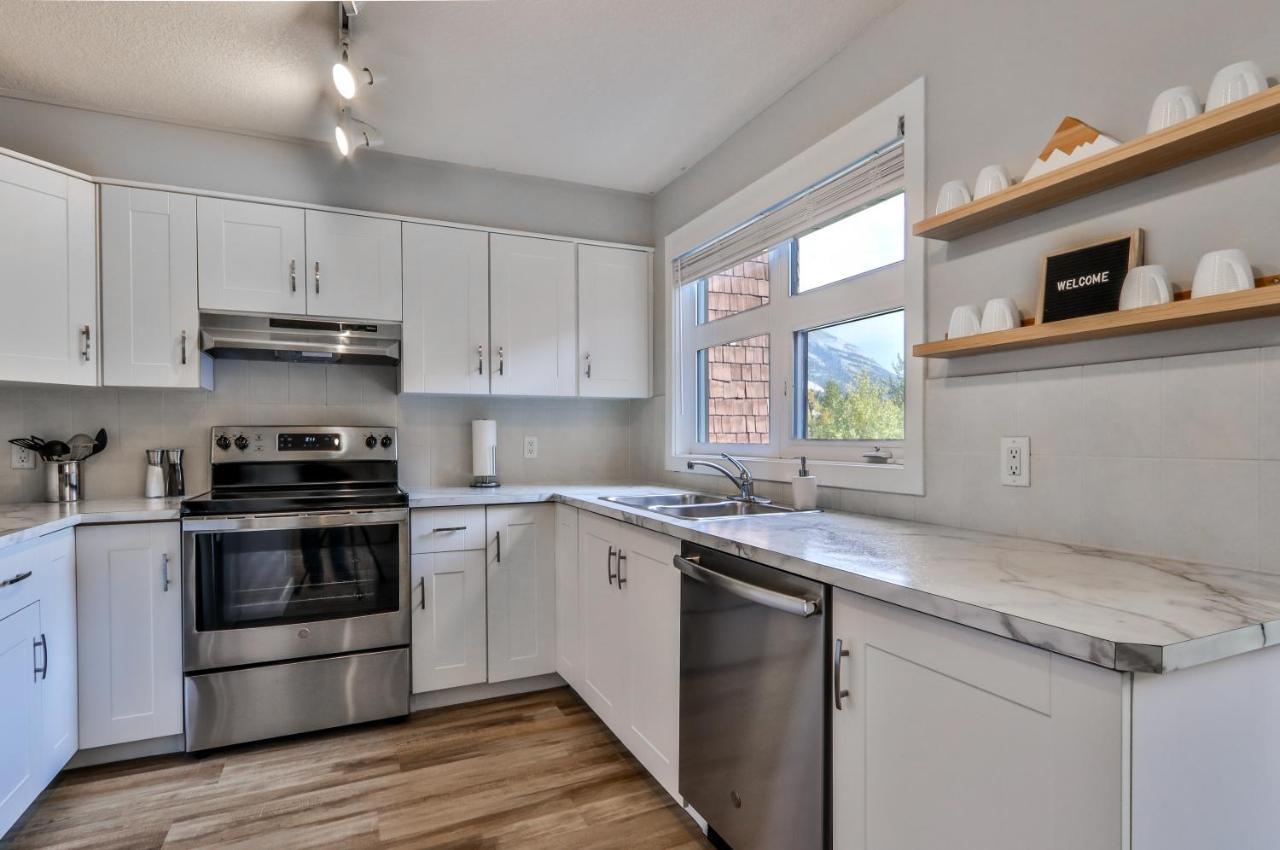 Charming 1 Bdrm Plus Loft With Views Managed By Little Sister Getaways Canmore Exterior foto