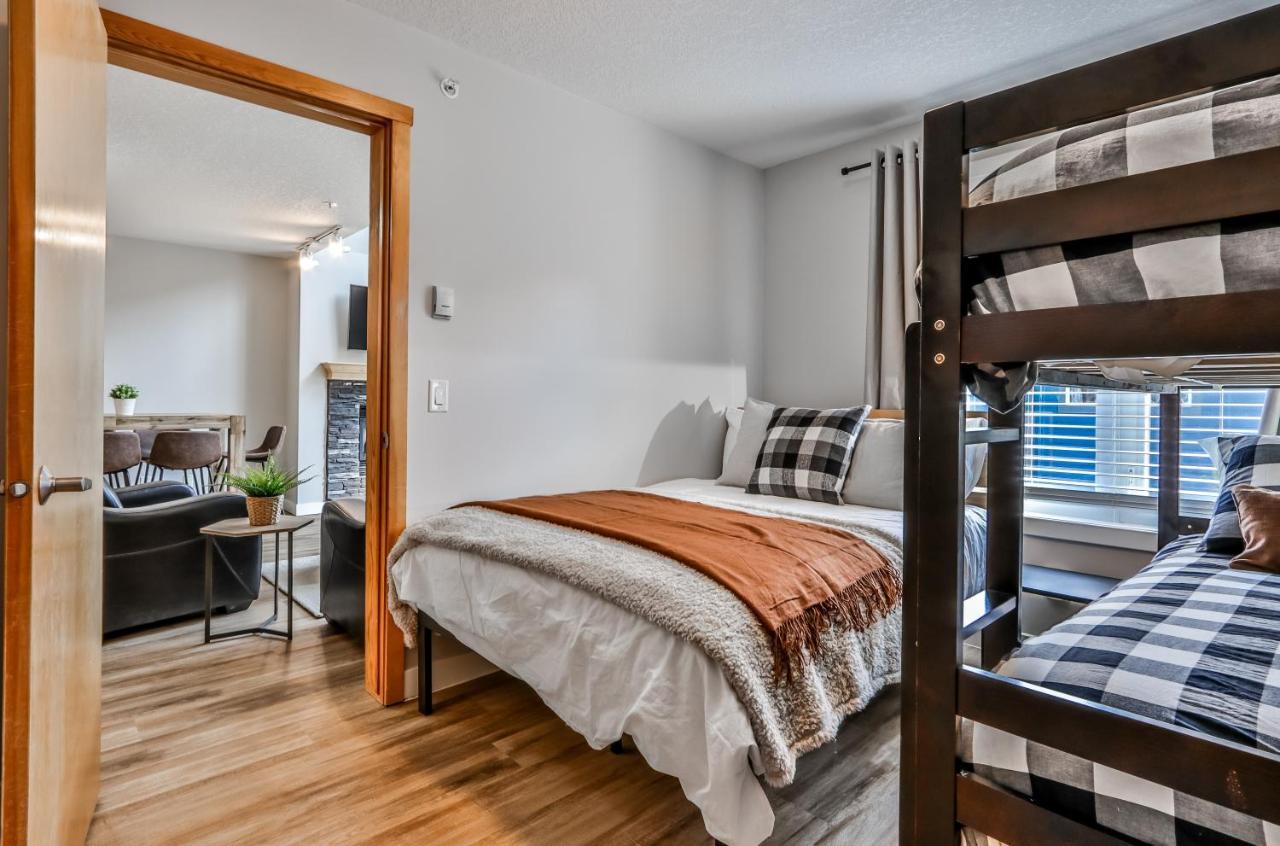 Charming 1 Bdrm Plus Loft With Views Managed By Little Sister Getaways Canmore Exterior foto