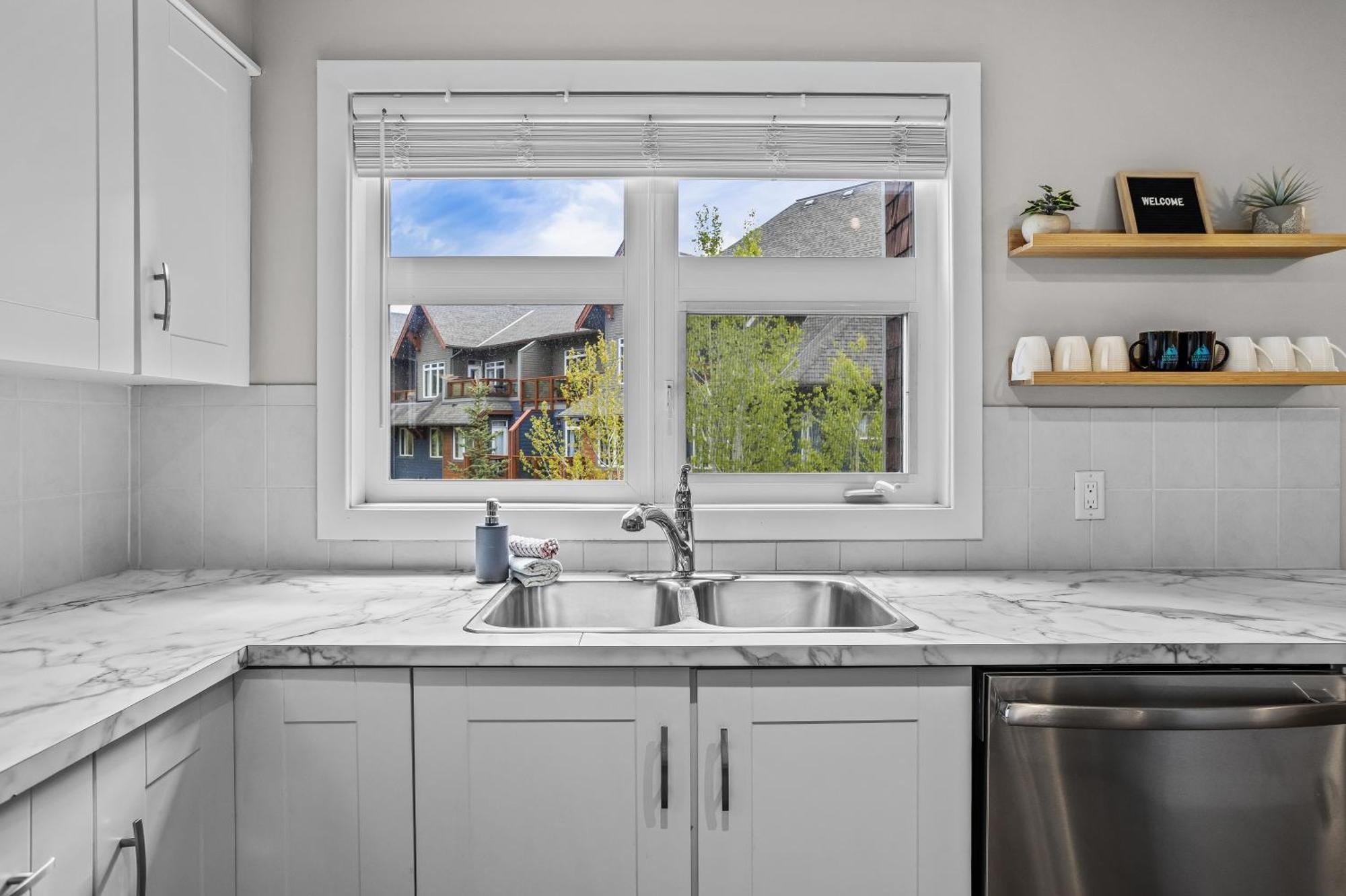 Charming 1 Bdrm Plus Loft With Views Managed By Little Sister Getaways Canmore Exterior foto