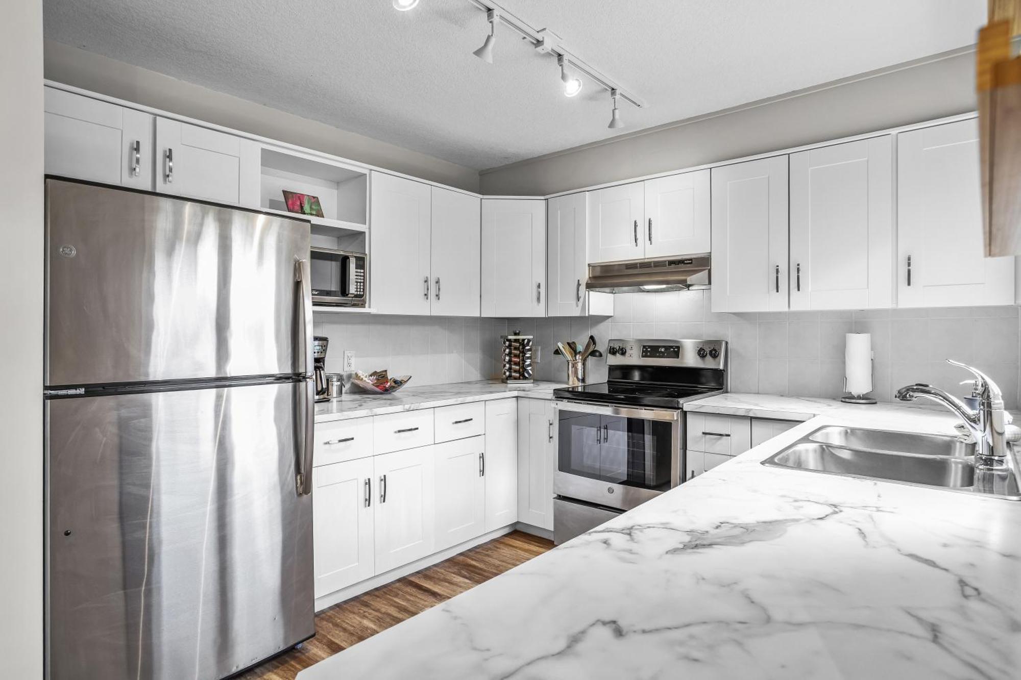 Charming 1 Bdrm Plus Loft With Views Managed By Little Sister Getaways Canmore Exterior foto