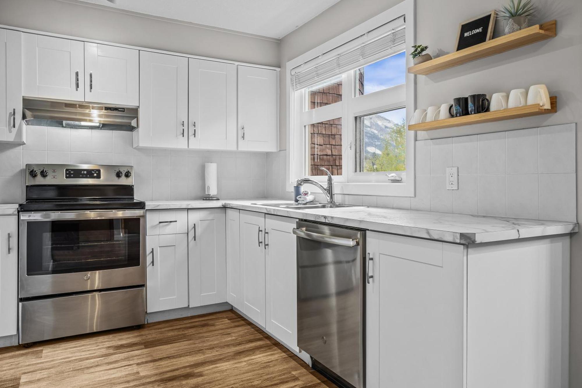 Charming 1 Bdrm Plus Loft With Views Managed By Little Sister Getaways Canmore Exterior foto